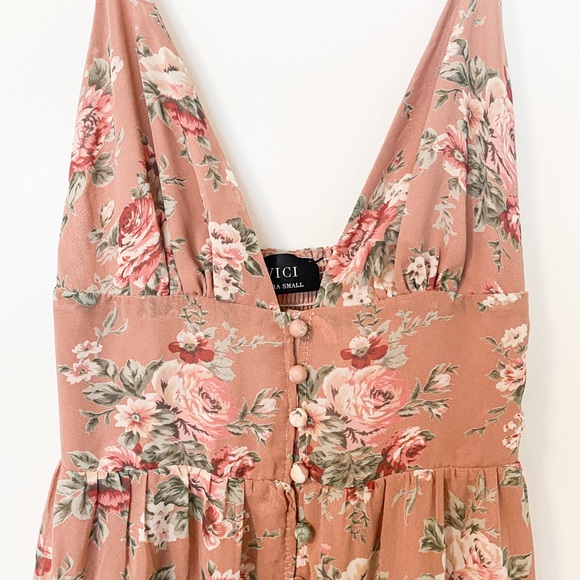 Cute flowy Vici dress - Picture 7 of 9